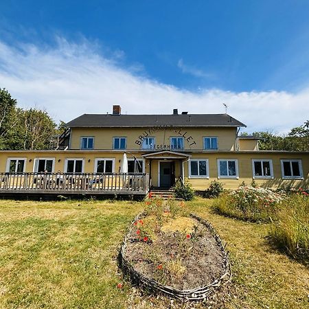 Brukshotellet Oeland - Vandrarhem Degerhamn Bagian luar foto