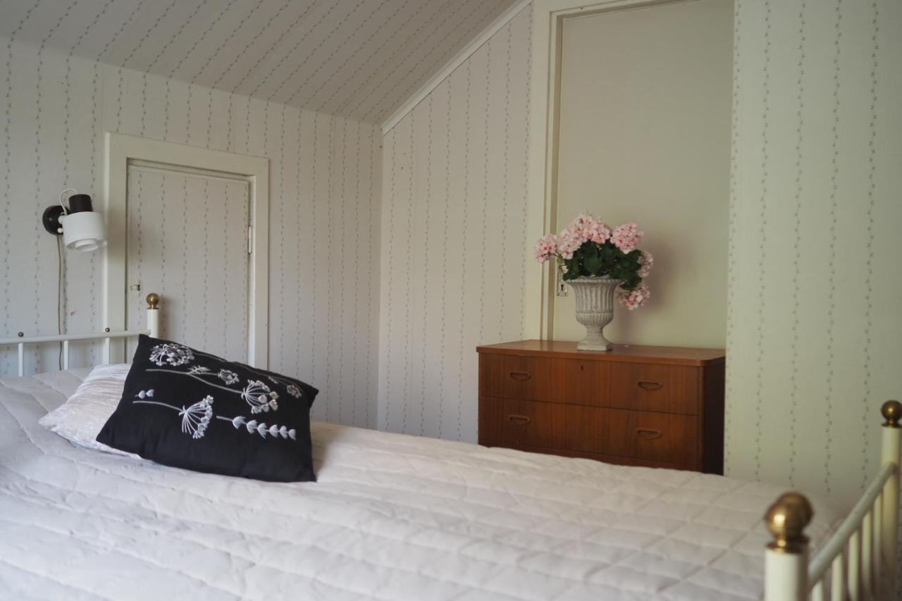 Brukshotellet Oeland - Vandrarhem Degerhamn Bagian luar foto