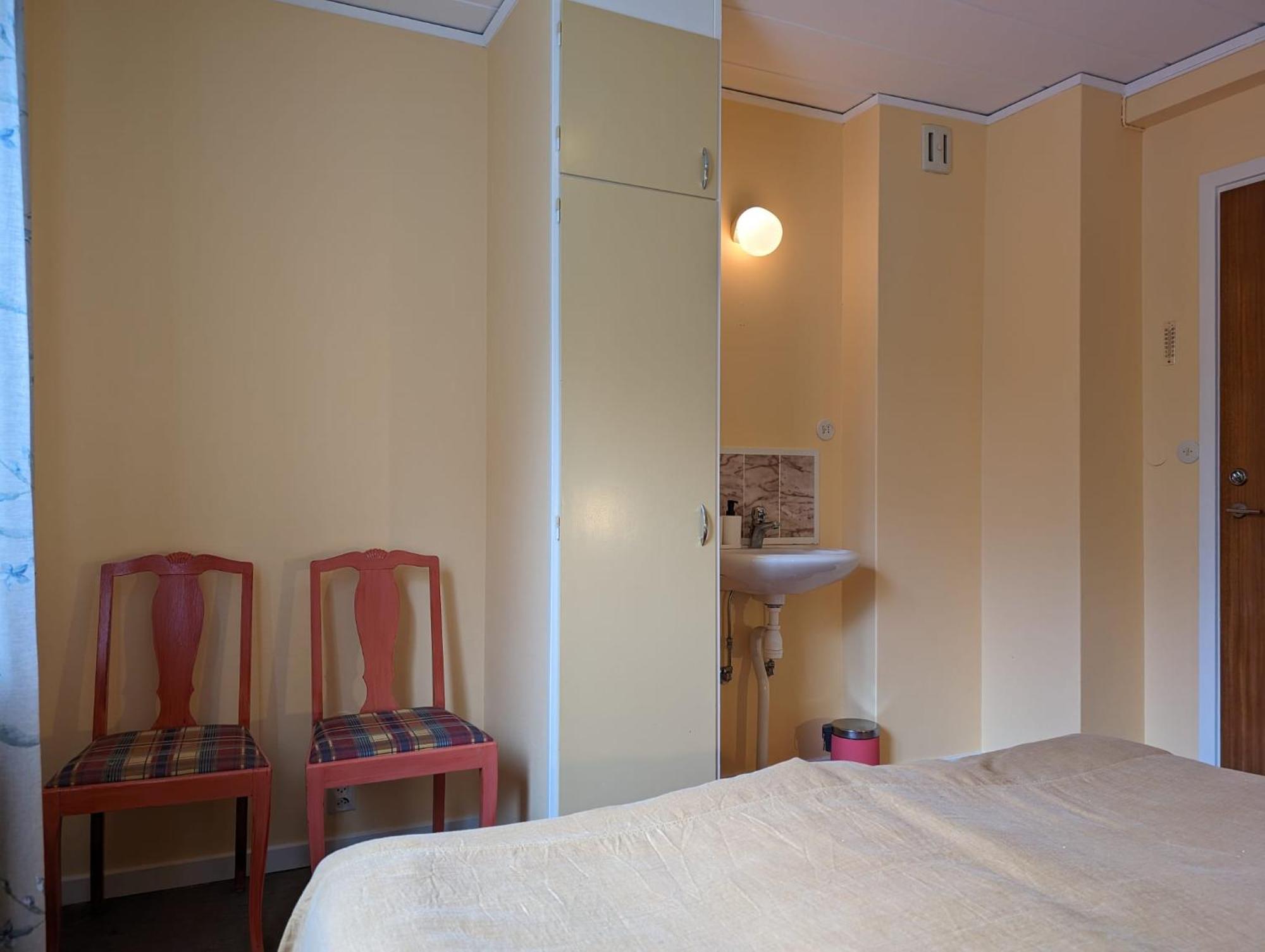 Brukshotellet Oeland - Vandrarhem Degerhamn Bagian luar foto